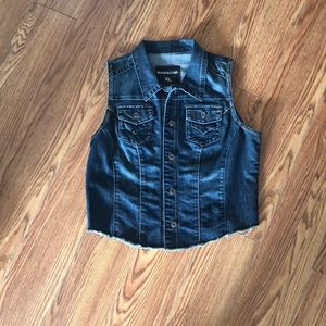 Maurice’s, stretch denim vest, size XL.